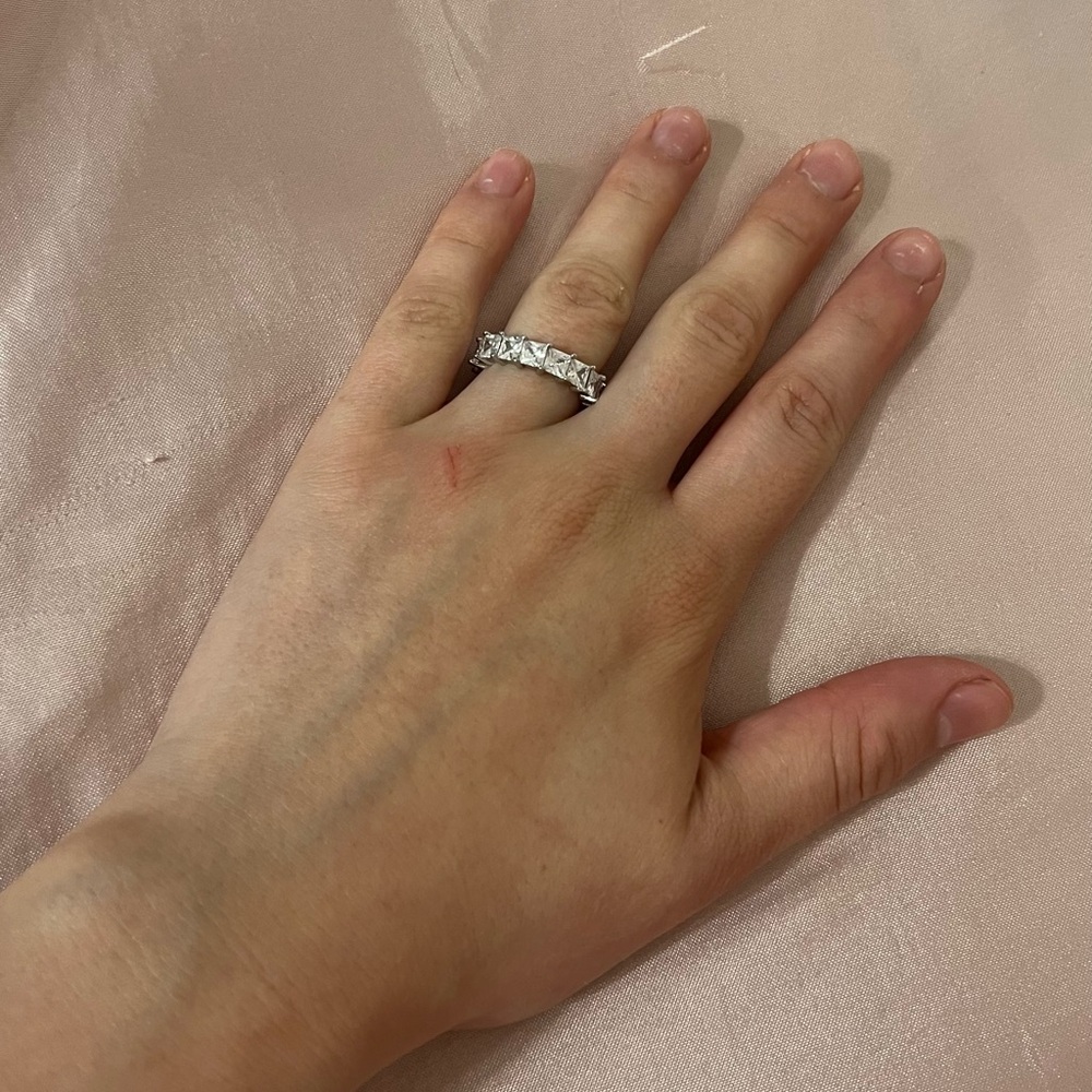 Elegant Silver Band Ring